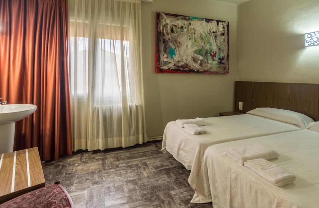 Hostal Sant Miquel Balaguer Buitenkant foto