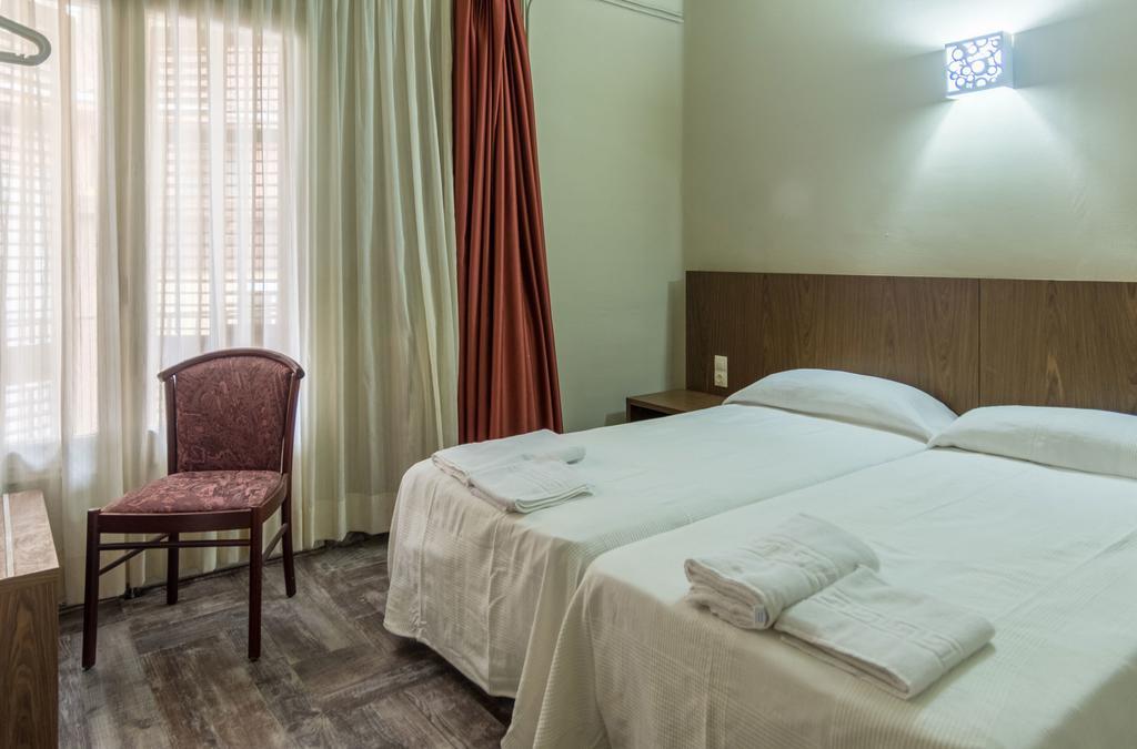 Hostal Sant Miquel Balaguer Buitenkant foto